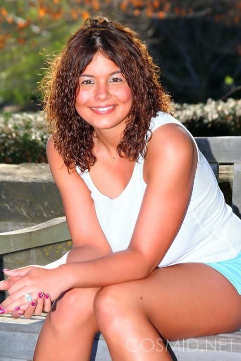 Amateur girl Becca Stein sports curly hair during a non nude shoot at the park | Фото 6