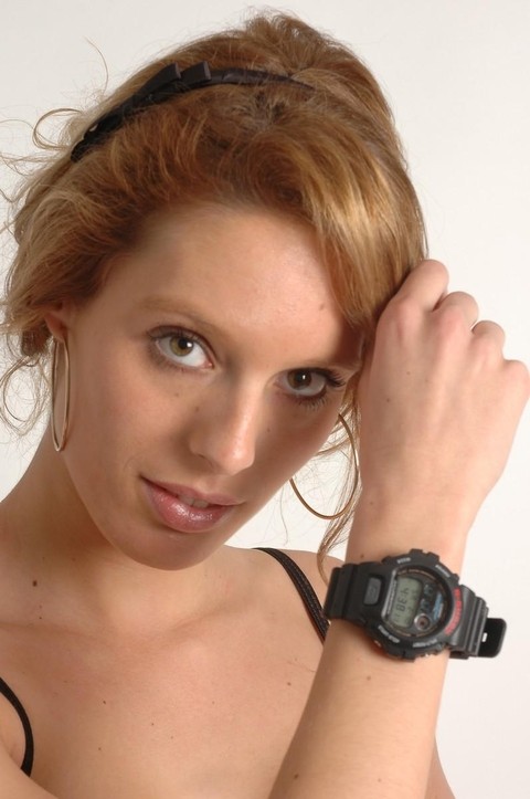 Redheaded amateur Fleur sports handcuffs while wearing a watch and pretties | Фото 7