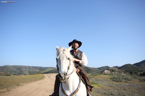 Lucky cowboy picks up a black lady Skin Diamond and fucks her brains out | Фото 6