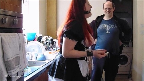 Obese redheaded maid Mada Rose does the dishes while gagged and cuffed | Фото 13