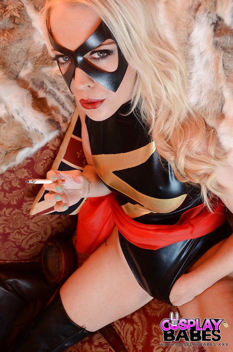 Blonde solo girl Xena Wilkes struts in cosplay fetish outfit while smoking | Фото 3