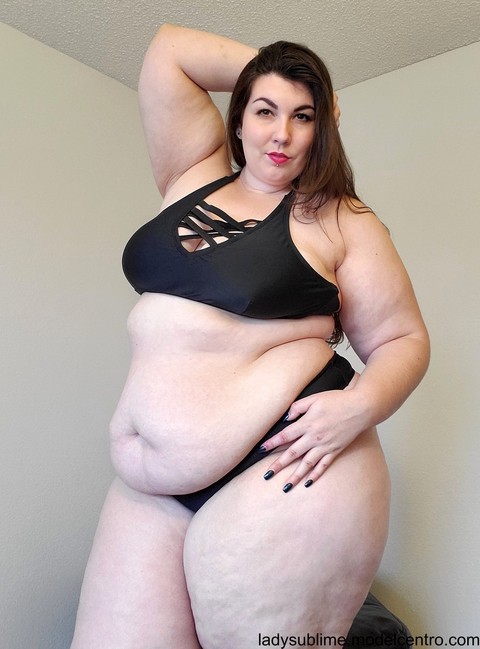 Dazzling MILF fatty Lady Sublime modelling her thick body in black lingerie | Фото 3