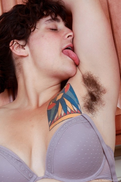 Filthy housewife Valerie teases with her hairy crotch and armpits in a kitchen | Фото 8