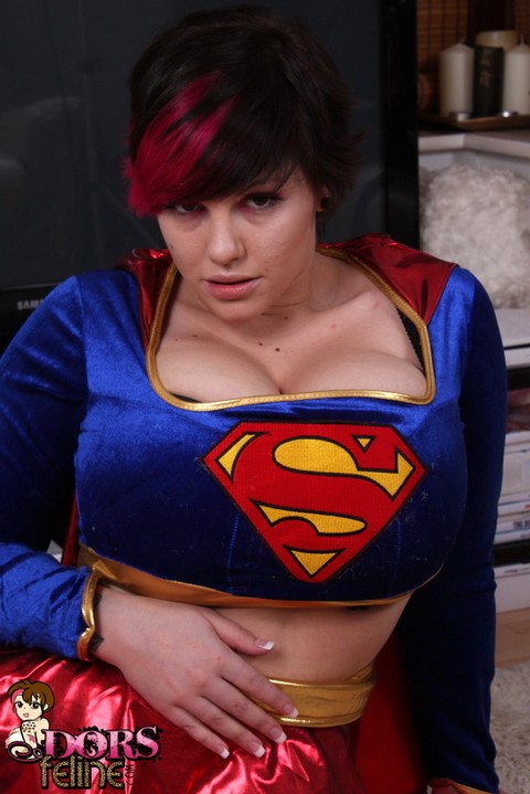 Cosplay girl Dors Feline reveals the super tits behind the super hero costume | Фото 3