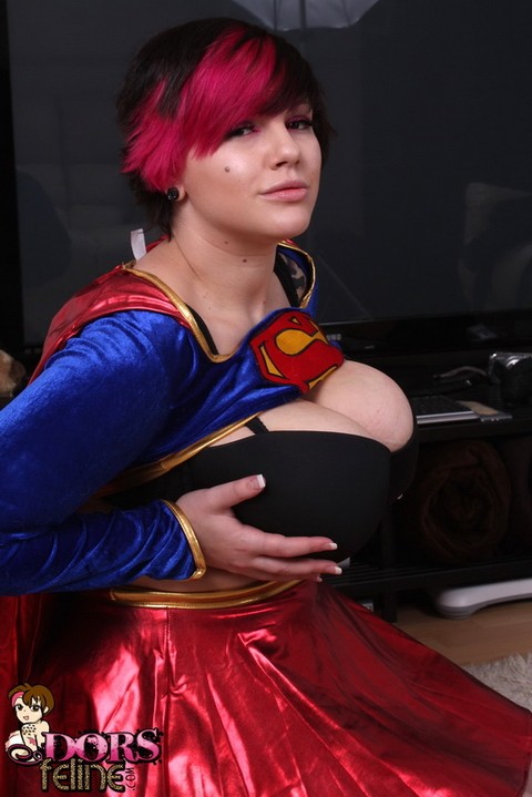 Cosplay girl Dors Feline reveals the super tits behind the super hero costume | Фото 6