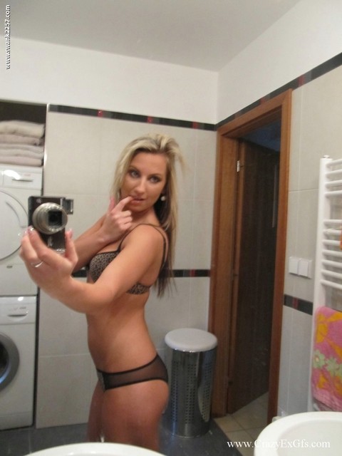 Naked blonde Lexxis P. flaunting her small tits in the laundry room | Фото 3