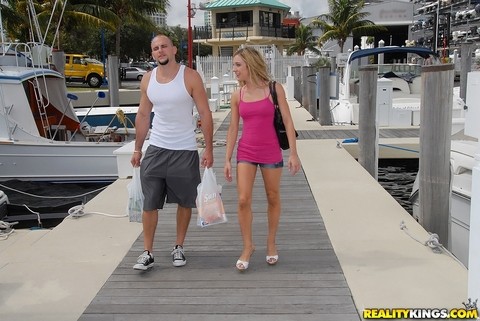 Hottie in bikini Amy Brooke getting screwed on the boat | Фото 3