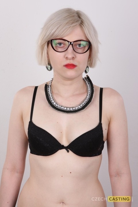 Platinum blonde amateur Kristyna keeps her glasses on for her nude debut | Фото 6