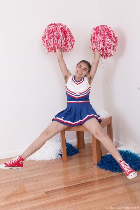 Teen cheerleader Sunny flashes her hairy crotch while stripping and dancing | Фото 3