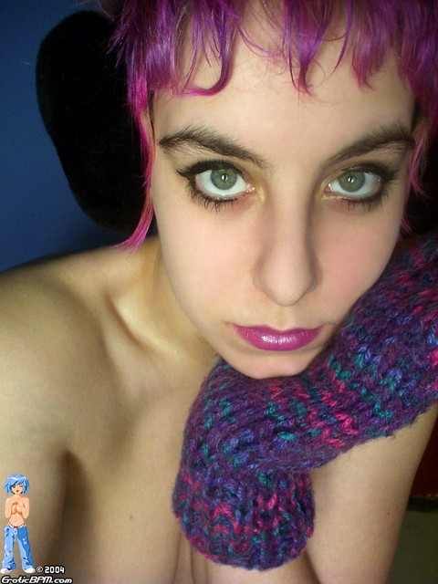 Solo girl Babybird takes self shots while sporting striking eyes and dyed hair | Фото 14