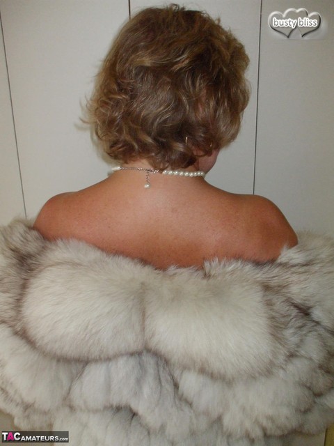 Mature amateur Busty Bliss exposes her tan lined tits while wearing a fur coat | Фото 6