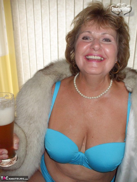 Mature amateur Busty Bliss exposes her tan lined tits while wearing a fur coat | Фото 9