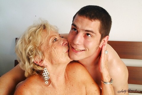 Lustful granny with massive jugs gets her hairy cunt pleased by a younger lad | Фото 3