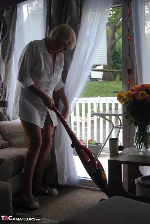 Middle-aged amateur Dimonty wears no underwear while vacuuming before modeling | Фото 12