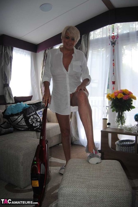 Middle-aged amateur Dimonty wears no underwear while vacuuming before modeling