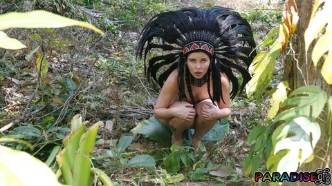 Naked gf Cassie Fire wears a headdress during a POV blowjob in the woods | Фото 8