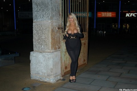 Blonde female from the UK flashes her tits on the street at night | Фото 11