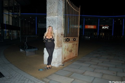 Blonde female from the UK flashes her tits on the street at night | Фото 9