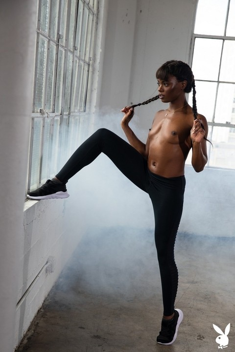 American ebony honey Ana Foxxx takes off her clothes during a workout | Фото 17