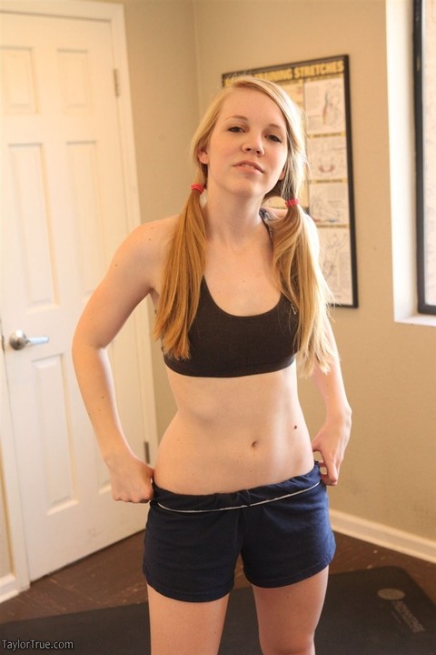 Blonde amateur Taylor True pulls workout shorts over her bare ass in pigtails | Фото 4