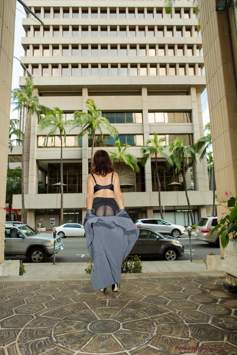 Beautiful mature Roni Ford sheds coat to poses in the street in silk stockings | Фото 16