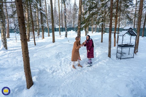 Playful Russian hotties Amanda Clarke & Isadora flash their cunts in the snow | Фото 10