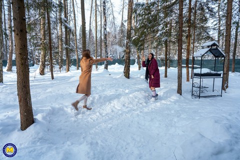 Playful Russian hotties Amanda Clarke & Isadora flash their cunts in the snow | Фото 11