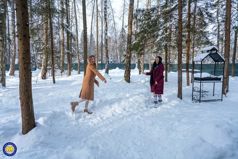 Playful Russian hotties Amanda Clarke & Isadora flash their cunts in the snow | Фото 12