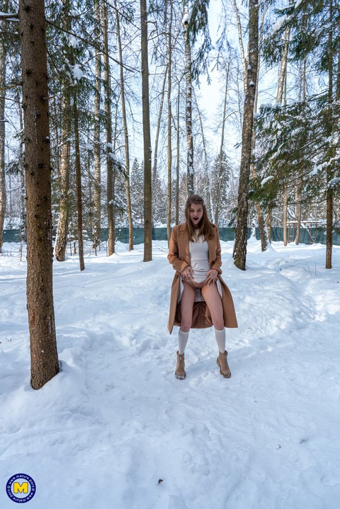 Playful Russian hotties Amanda Clarke & Isadora flash their cunts in the snow | Фото 3