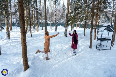 Playful Russian hotties Amanda Clarke & Isadora flash their cunts in the snow | Фото 7