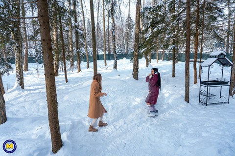 Playful Russian hotties Amanda Clarke & Isadora flash their cunts in the snow | Фото 8