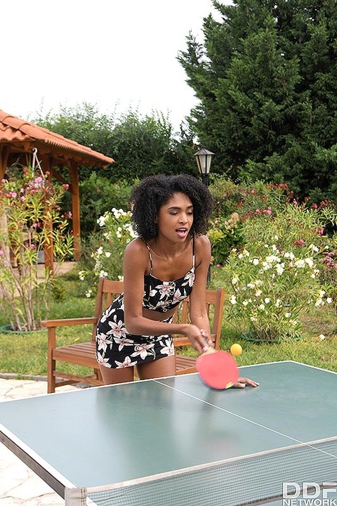 Black girl Luna Corazon gets banged on an outdoor ping pong table after a game | Фото 2