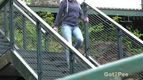 Antonia can't hold her pee any longer and relives herself on stone steps | Фото 1