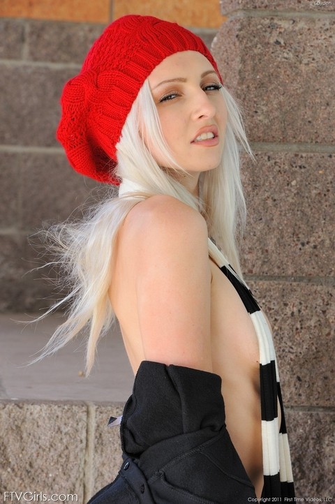 Skinny blonde Layden touches her big clit while posing with a scarf & red hat | Фото 9