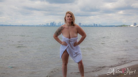 Blonde fatty with big saggy tits Ashton Hart poses nude on the beach | Фото 1