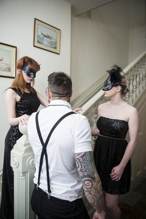 Masked redhead Lola Gatsby gets drilled while her friend Carly Rae watches | Фото 1