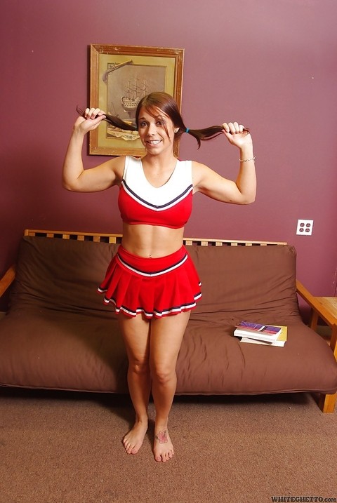 Bosomy cheerleader Beverly Hills stripping and spreading her legs | Фото 7