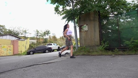 Distressed girl Isabel Dark takes a badly needed pee on a paved roadway | Фото 2