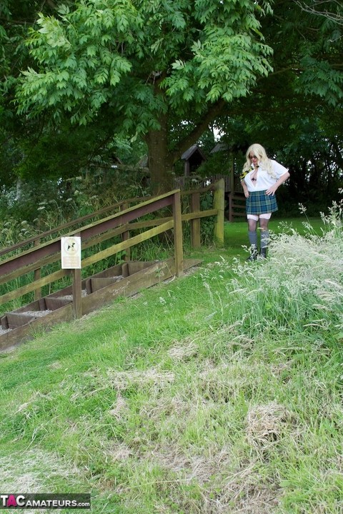 Old UK amateur Barby Slut exposes herself on a playground in schoolgirl attire | Фото 17