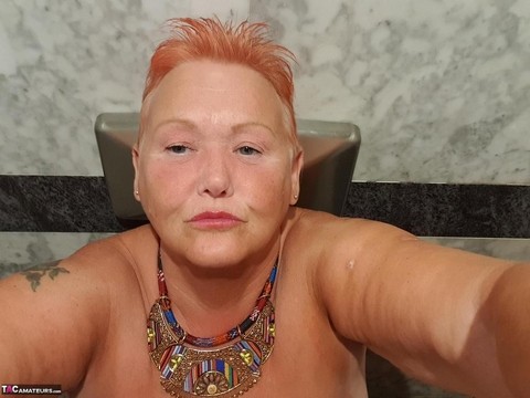 Fat granny with red hair Valgasmic Exposed takes naked selfies at home | Фото 19