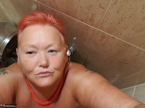 Fat granny with red hair Valgasmic Exposed takes naked selfies at home | Фото 8