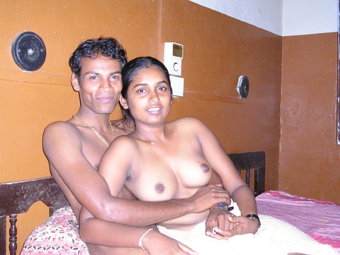 Busty Indian girlfriend is captured in the nude during sex with her boyfriend | Фото 3