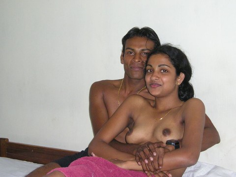 Busty Indian girlfriend is captured in the nude during sex with her boyfriend | Фото 5