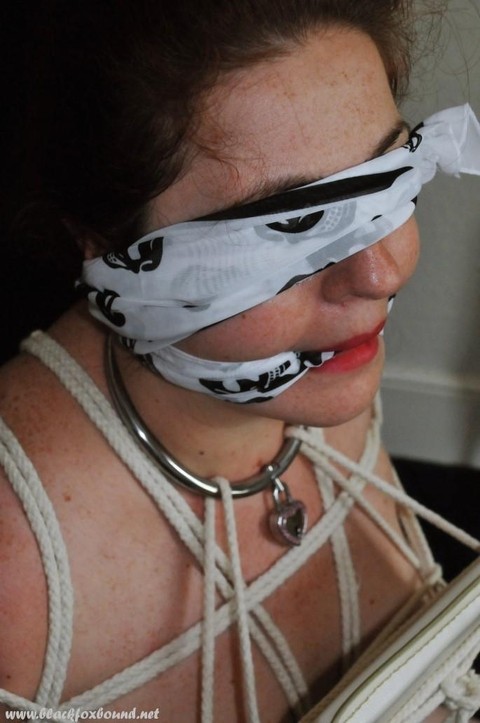 Fat female with red lisp is left gagged and tied up by ropes | Фото 14