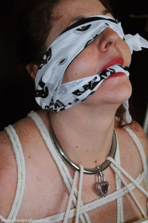 Fat female with red lisp is left gagged and tied up by ropes | Фото 2