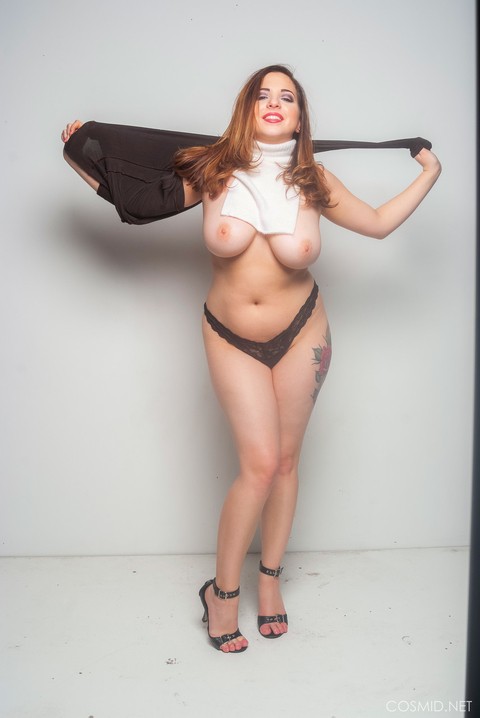 Chubby amateur Paige Rad strips to ankle strap heels in solo action | Фото 8