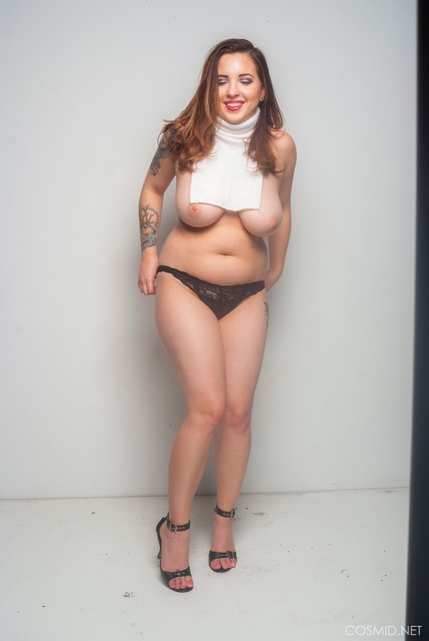 Chubby amateur Paige Rad strips to ankle strap heels in solo action | Фото 9