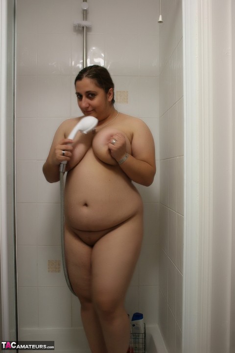 Amateur BBW Kimberly Scott sucks a suction dildo while taking a shower | Фото 7