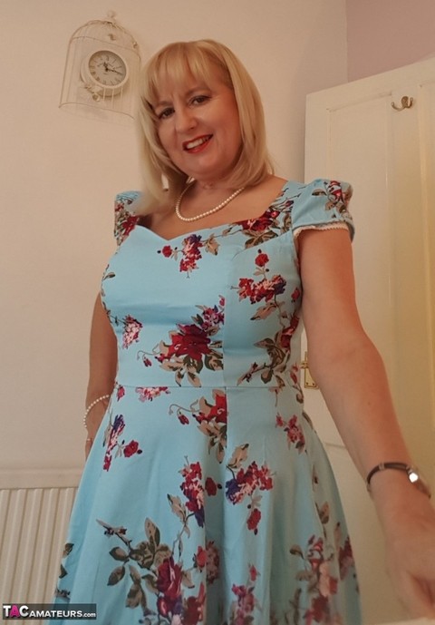 Classy mature Lorna Blu hiking dress to spread pussy lips & pinching nipples | Фото 1