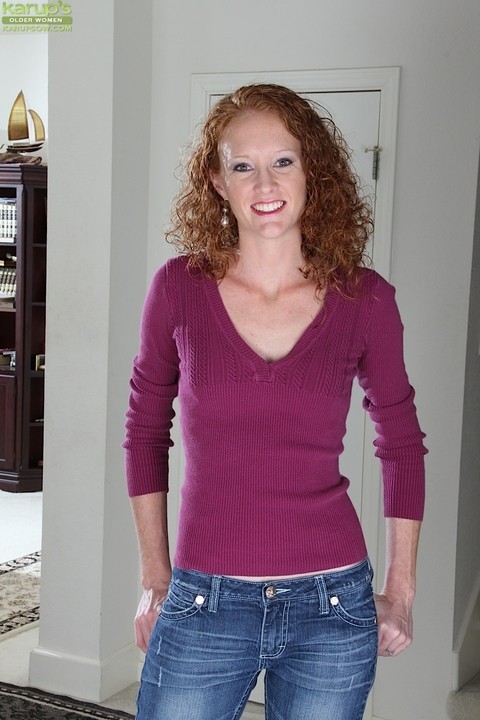 Skinny curly-haired mature woman Ande is posing on the stairs | Фото 1